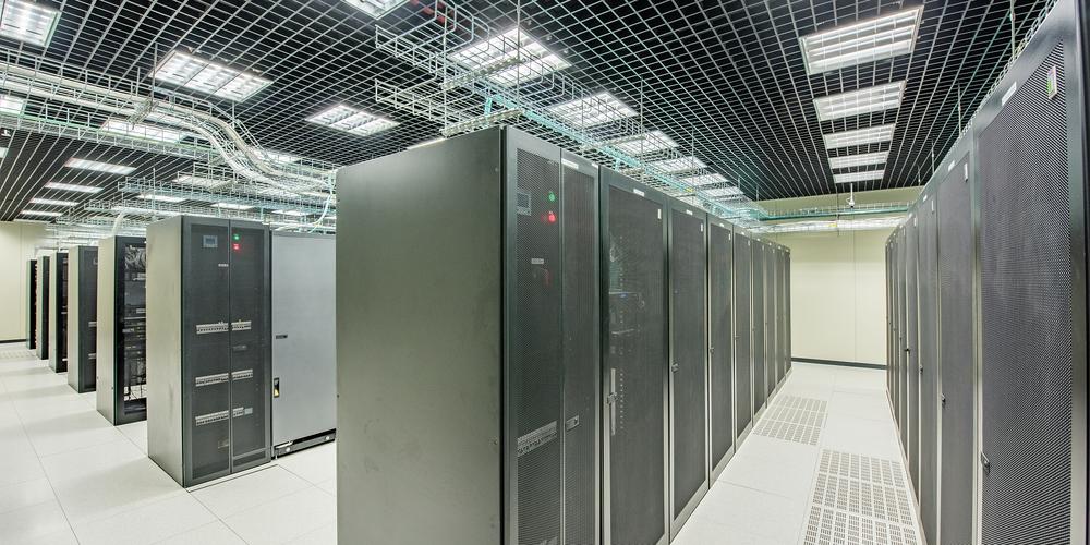 電網(wǎng)服務(wù)器的核心作用 數(shù)據(jù)驅(qū)動的電力系統(tǒng)大腦